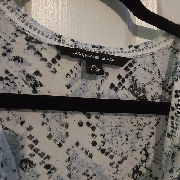 Blouse - Picture 2 of 3